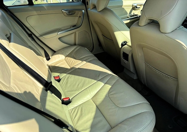 Volvo V60 cena 32990 przebieg: 202000, rok produkcji 2011 z Czarnków małe 56